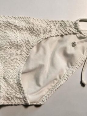 NWOT< Reef Bikini Bottoms, fishnet , NWOT, size L